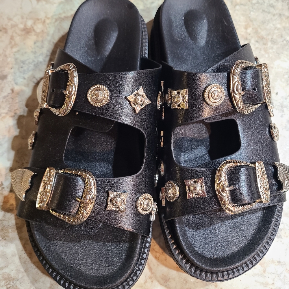 Sandles size 38 (7.5)